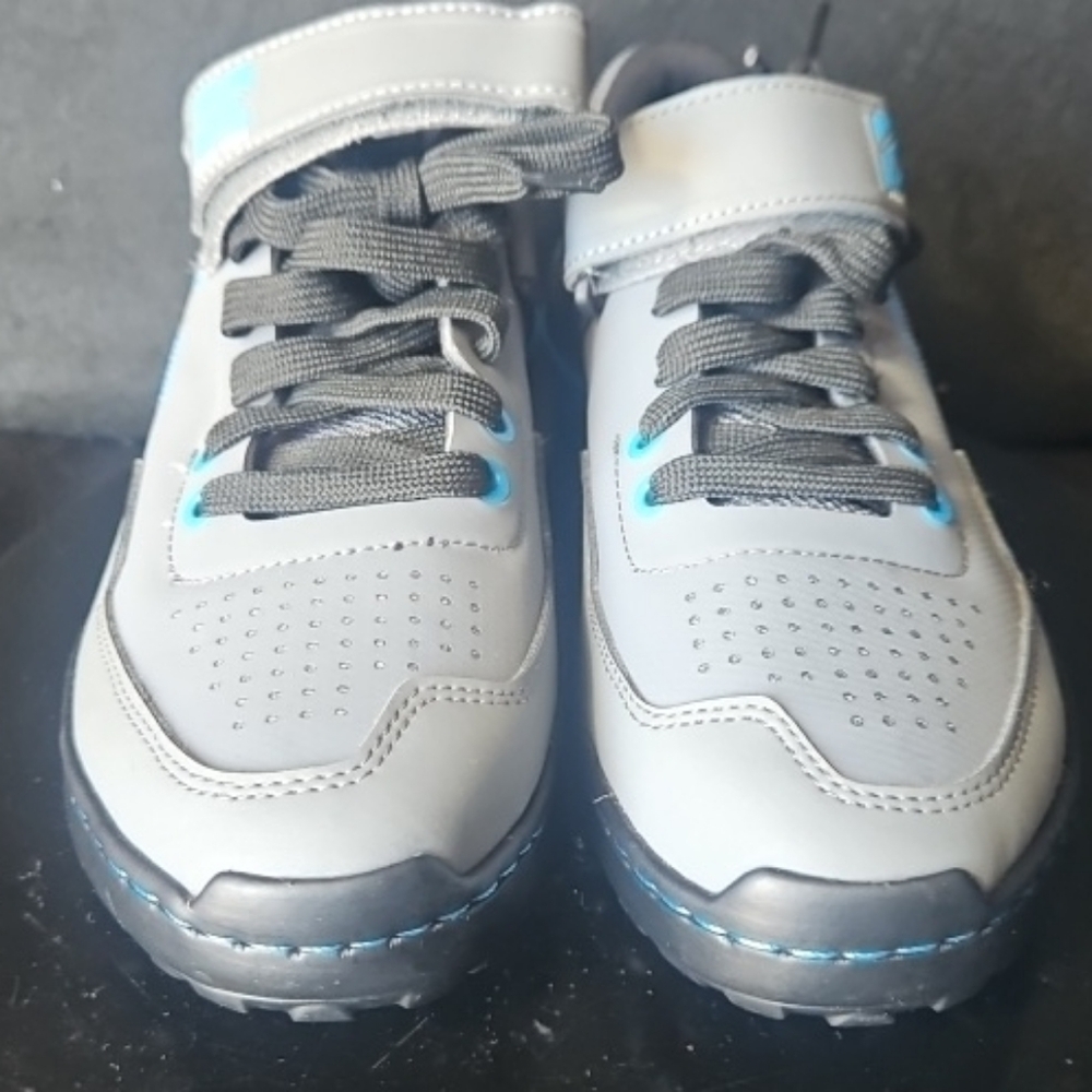 FIVE TEN KESTREL STEALTH Womens Lace/Tension Strap Mountain Bike Shoes Size 7.5